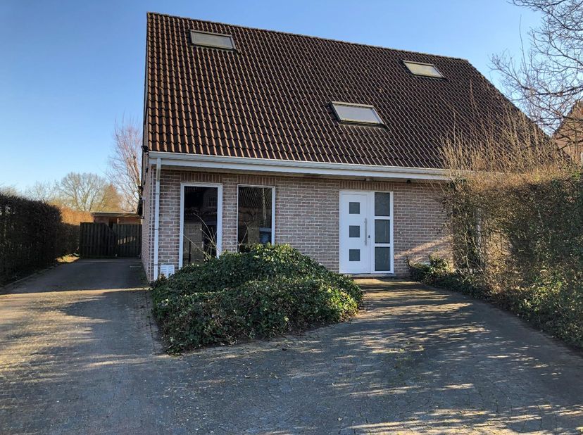 Ruime vrijstaande woning met tuin en zwembad.&lt;br /&gt;
&lt;br /&gt;
Eigentijdse, zeer goed onderhouden energiezuinige woning met veel licht.&lt;br /&gt;
&lt;br /&gt;
Insta
